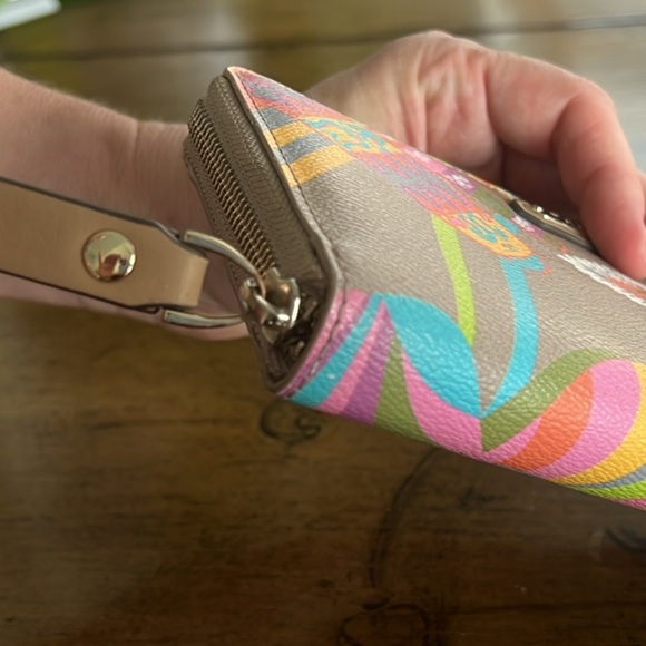 Trina Turk wallet - Picture 4 of 9